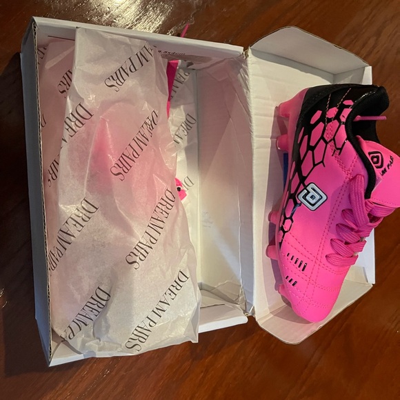 Dream pairs girl cleats, Brand New, size 10, black and pink in color. - Picture 6 of 9
